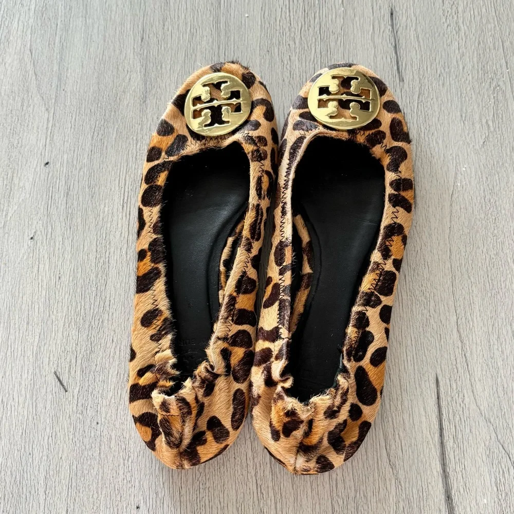 TORY BURCH Women’s Leopard Cuff Pony Hair Gold Logo REVA Ballet Flats Shoes 8.5 - Picture 7 of 10